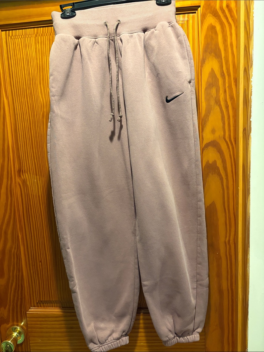 Nike Women’s Mauve Fleece Joggers with Black Swoosh